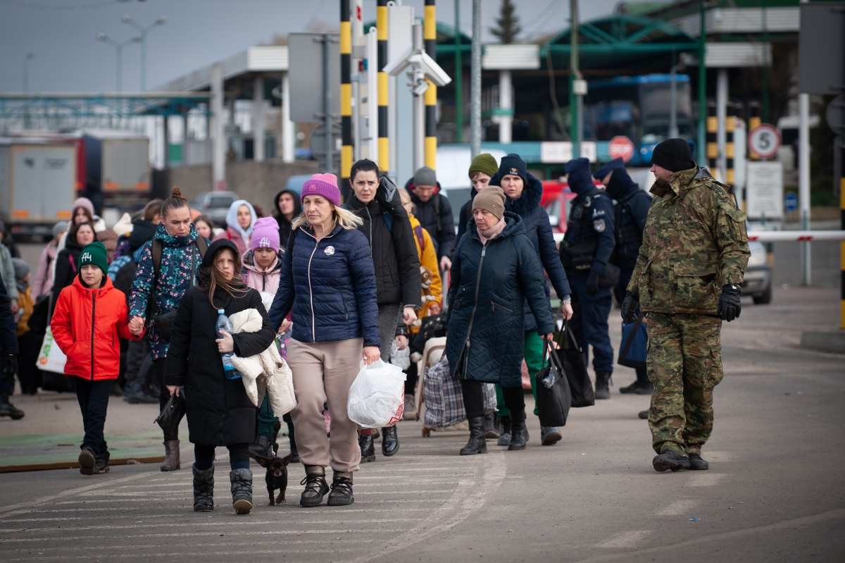 EC hỗ trợ 250 triệu euro cho các nước Đông Âu đối phó với dòng người tị nạn